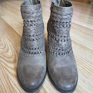 Women’s heels, Size 8.5.